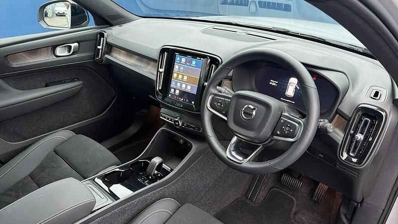 New Volvo EX40 Plus 185 kW (252 HP) 2026 Silver SUV