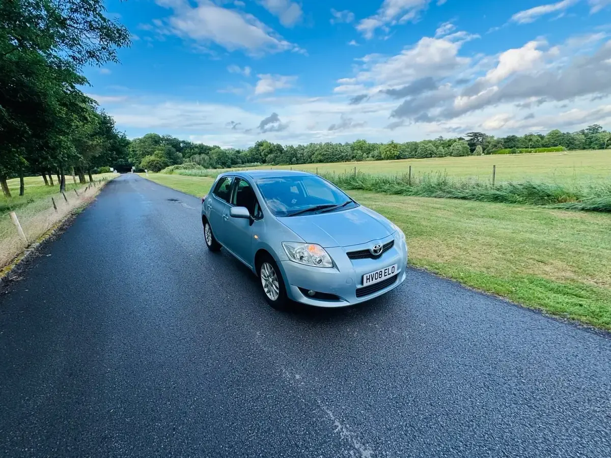 Used Toyota Auris 124 HP (91 kW) 2008 Blue Hatchback