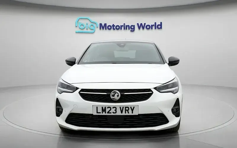 Begagnad Vauxhall Corsa Ultimate 101 HK (74 kW) 2023 Vit Halvkombi