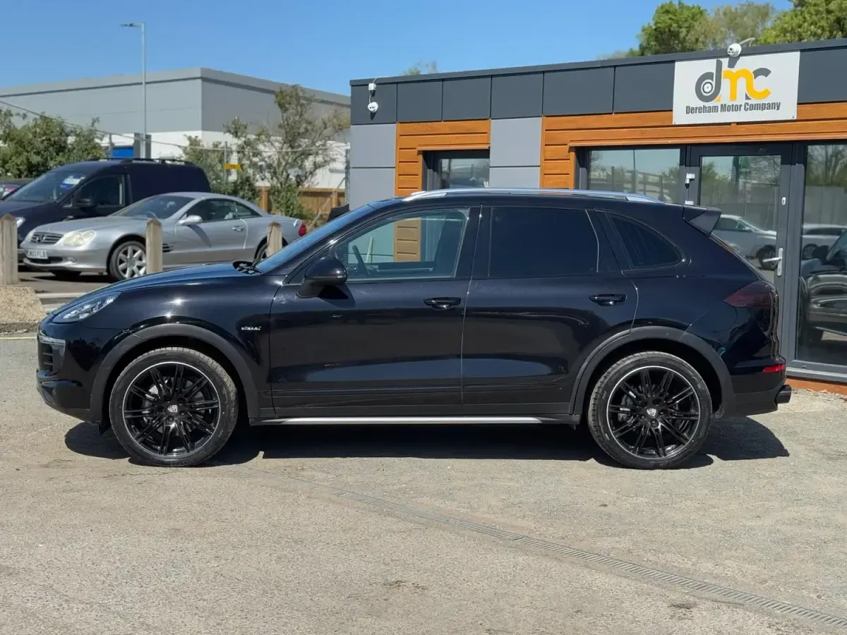 Usado Porsche Cayenne 385 HP (283 kW) 2016 Preto SUV