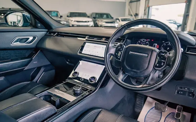 Used Land Rover Range Rover Velar SE Dynamic 179 HP (131 kW) 2020 Black SUV