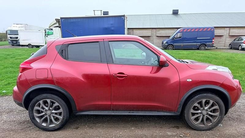 Used Nissan Juke Tekna 110 HP (80 kW) 2014 Red SUV
