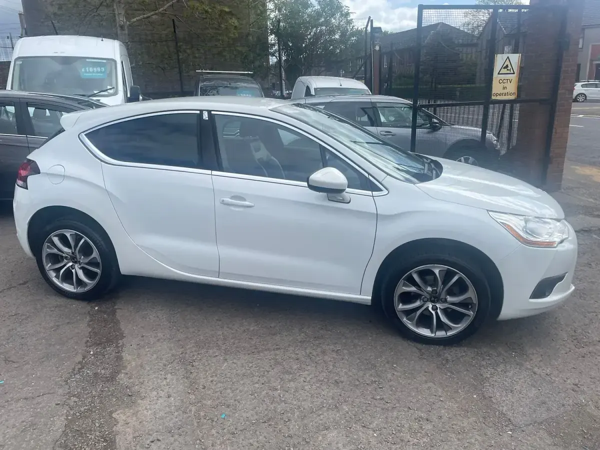 Used DS Automobiles DS4 120 HP (88 kW) 2015 White Hatchback