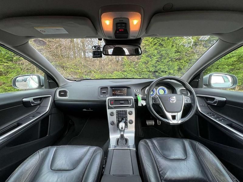 Used Volvo V60 R-Design 190 HP (139 kW) 2012 White Estate