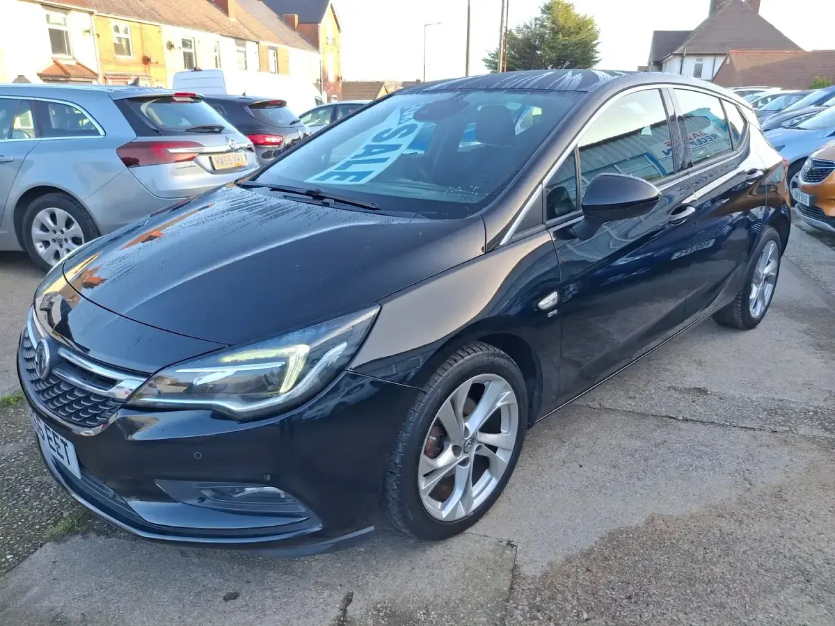 Used Vauxhall Astra SRi 150 HP (110 kW) 2016 Black Hatchback