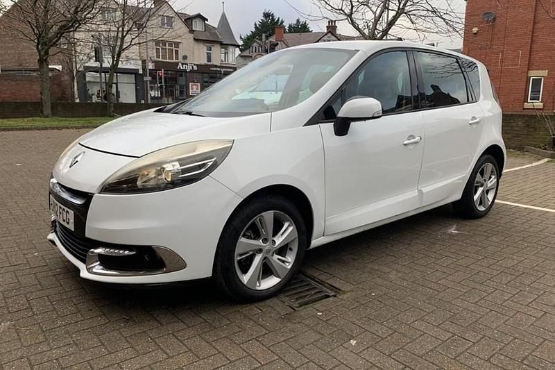 White Used 2012 Renault Scénic III Dynamique MPV | £1,990 (Fair price) - Image 1/1