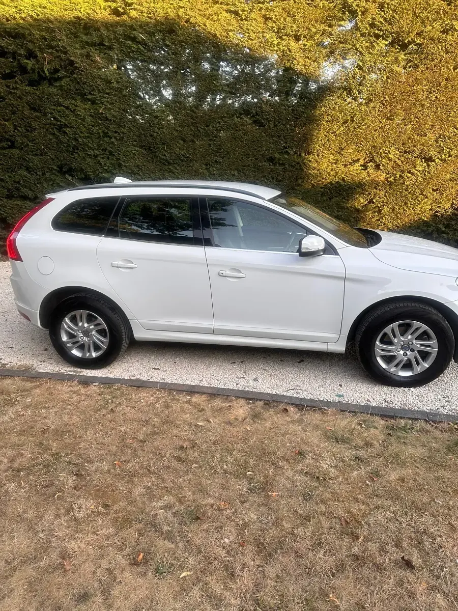 Used Volvo XC60 SE 190 HP (139 kW) 2015 White SUV