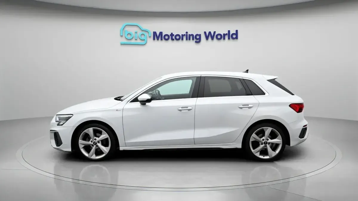 Begagnad Audi A3 Sportback S-Line 2022 Vit Halvkombi