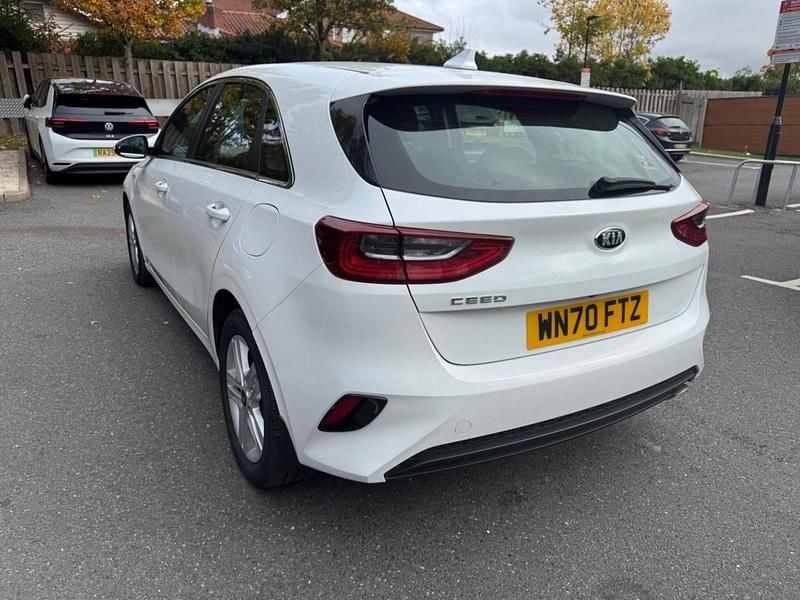 Used Kia Ceed 2020 White Hatchback