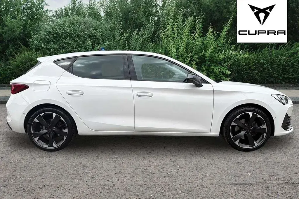 Used Cupra Leon 150 HP (110 kW) 2024 Glacial white Hatchback