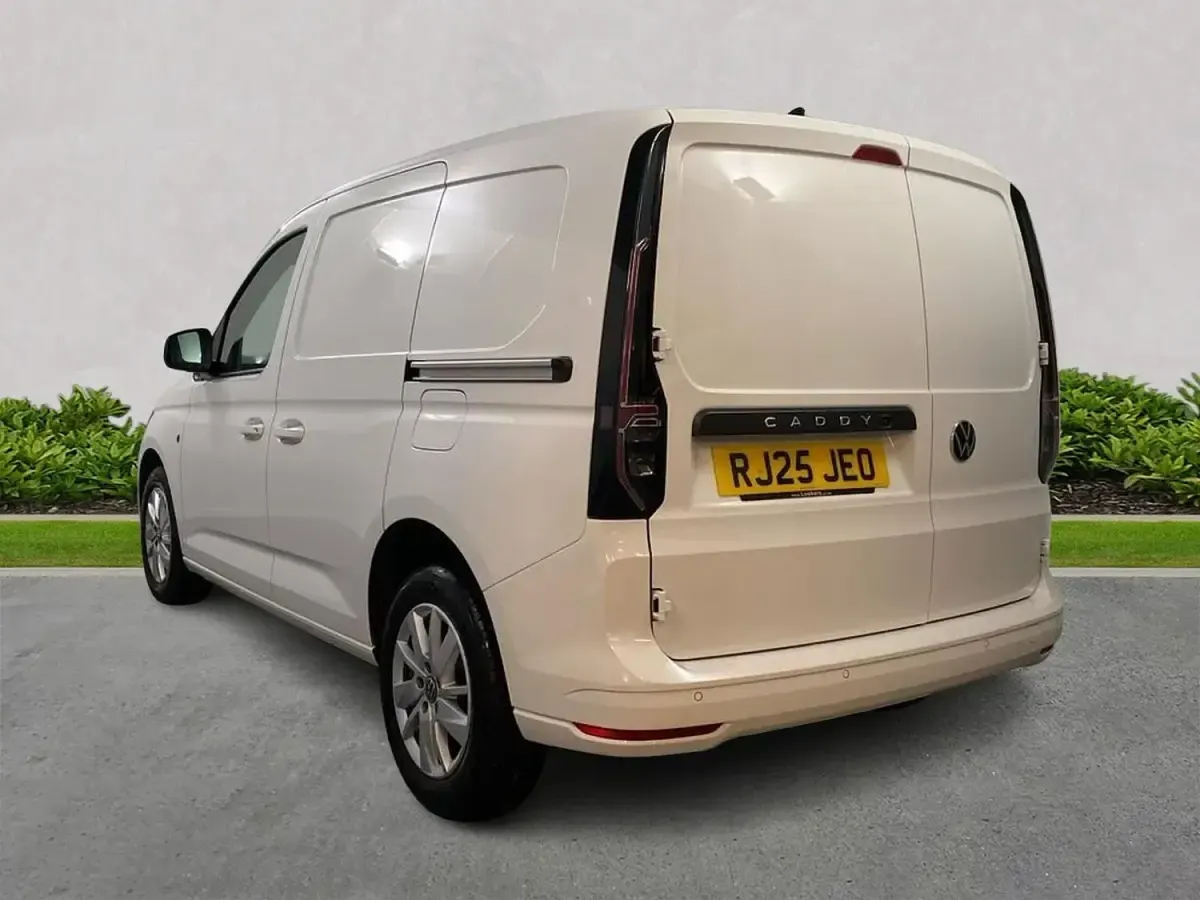 Usado VW Caddy Pro 102 HP (75 kW) 2025 Branco Monovolume