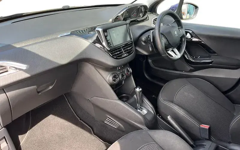 Used Peugeot 208 Active 82 HP (60 kW) 2017 Blue Hatchback