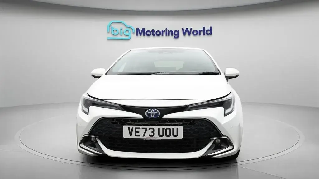 Used Toyota Corolla Design 140 HP (102 kW) 2024 White Hatchback