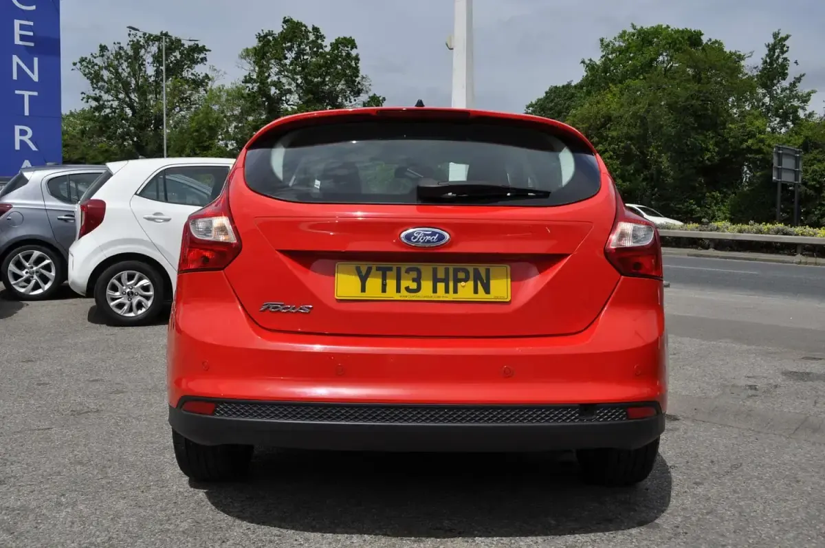 Used Ford Focus Zetec 125 HP (91 kW) 2013 Red Hatchback