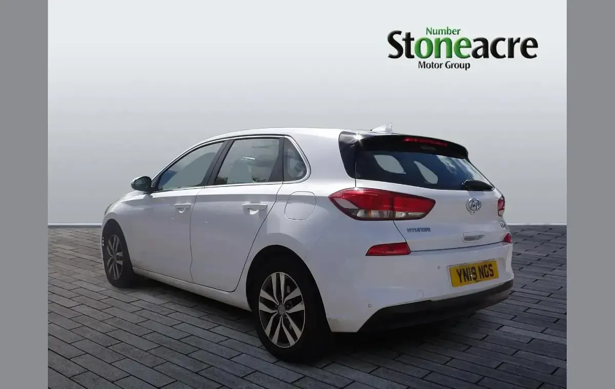 Used Hyundai i30 SE 120 HP (88 kW) 2019 White Hatchback