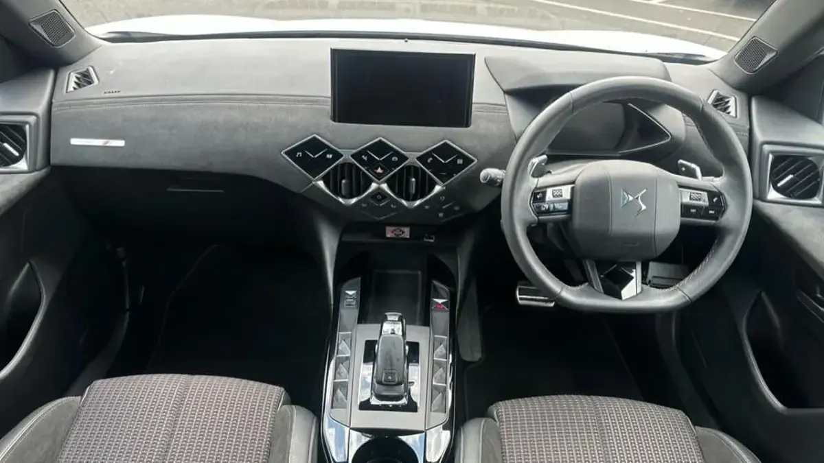 Used DS Automobiles DS3 Crossback Performance 129 HP (94 kW) 2023 White SUV