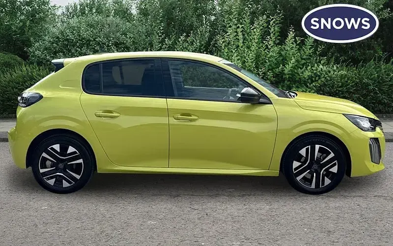 Used Peugeot 208 Allure 101 HP (74 kW) 2025 Yellow Hatchback