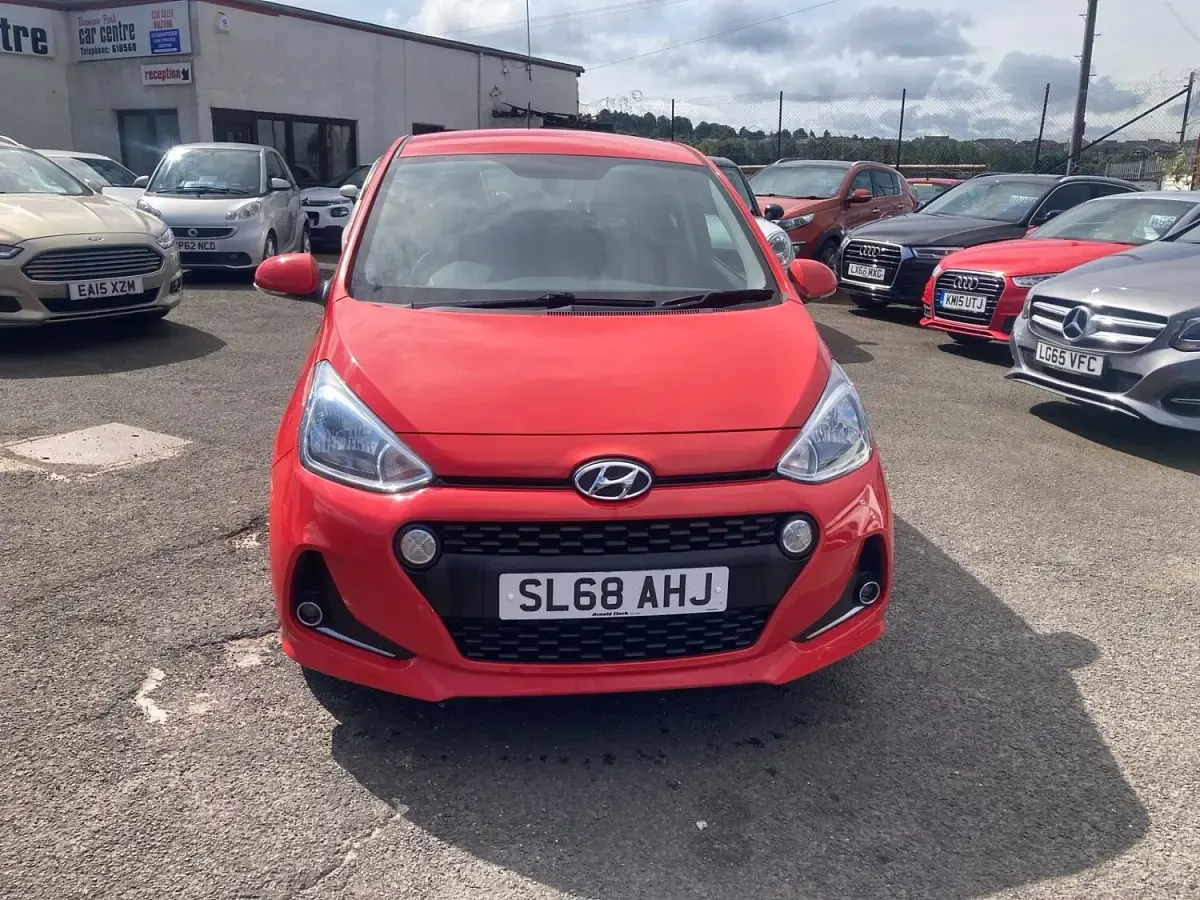 Used Hyundai i10 Premium 87 HP (63 kW) 2018 Red Hatchback