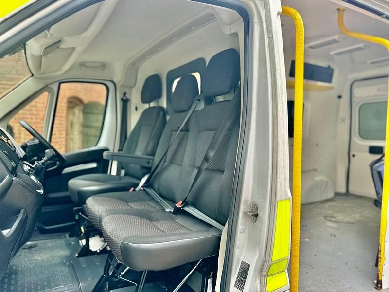 Used Peugeot Boxer 140 HP (102 kW) 2020 White Van