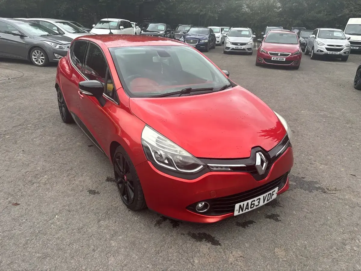 Used Renault Clio IV Dynamique 90 HP (66 kW) 2013 Red Hatchback