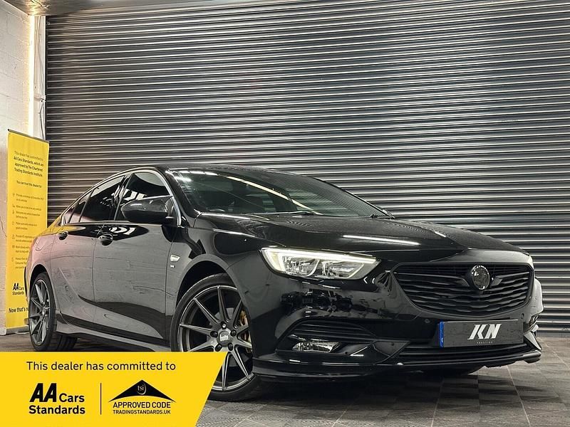 Black Used 2017 Vauxhall Insignia SRi Hatchback | £9,495 (Fair price) - Image 1/4