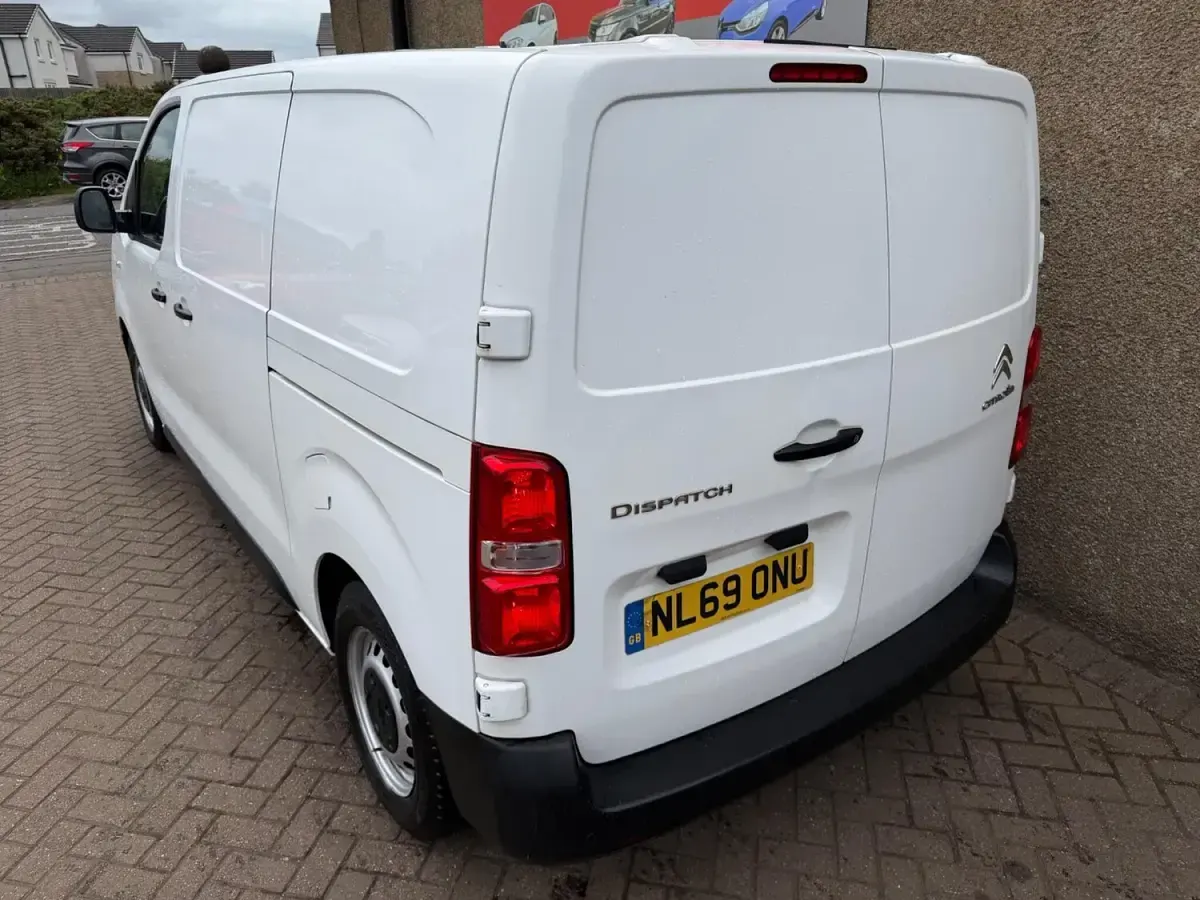 Used Citroën Dispatch 100 HP (73 kW) 2019 White MPV