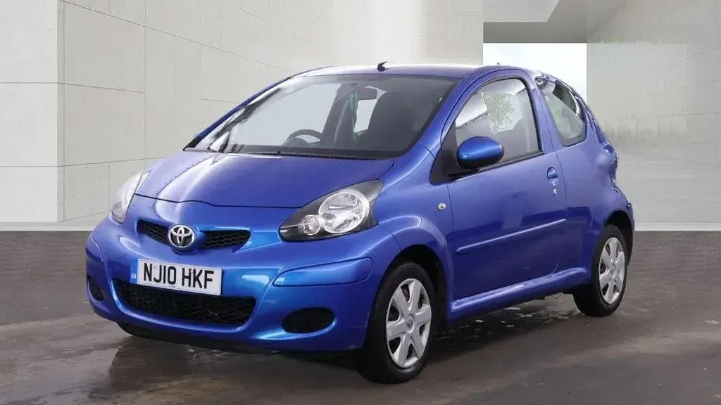 Used Toyota Aygo 68 HP (50 kW) 2010 Blue Hatchback