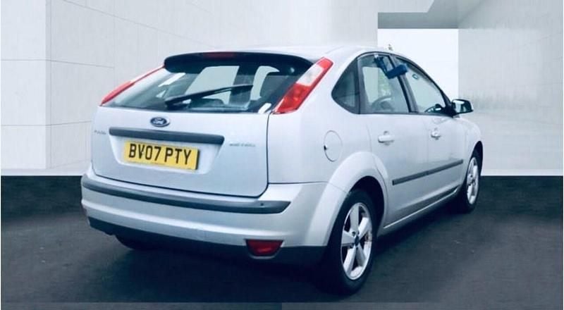 Used Ford Focus Zetec 123 HP (90 kW) 2007 Silver Hatchback
