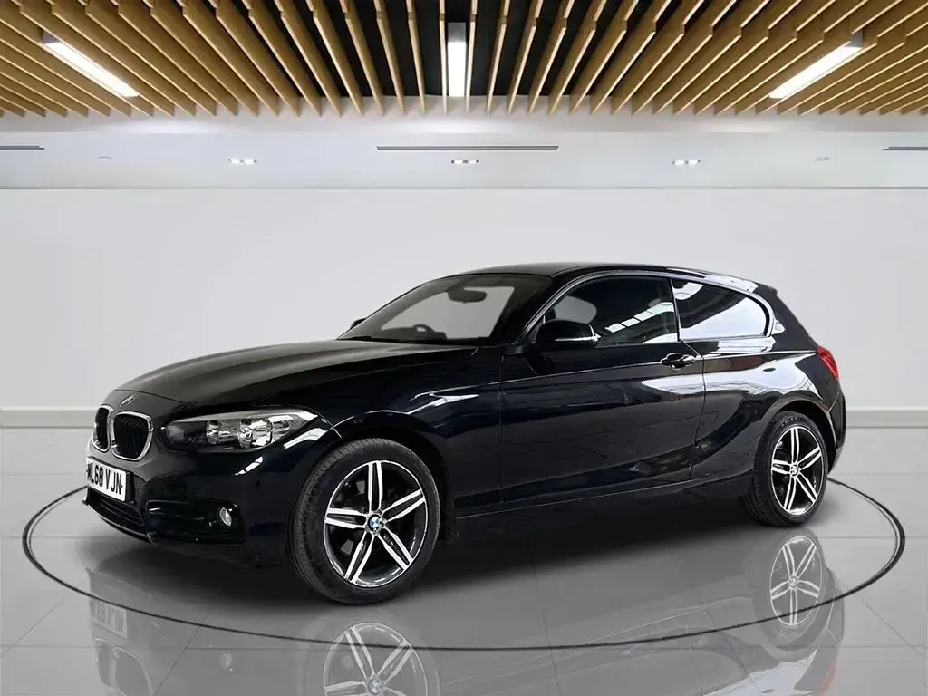 Usado BMW 120 Sport Line 190 CV (139 kW) 2018 Negro Utilitario