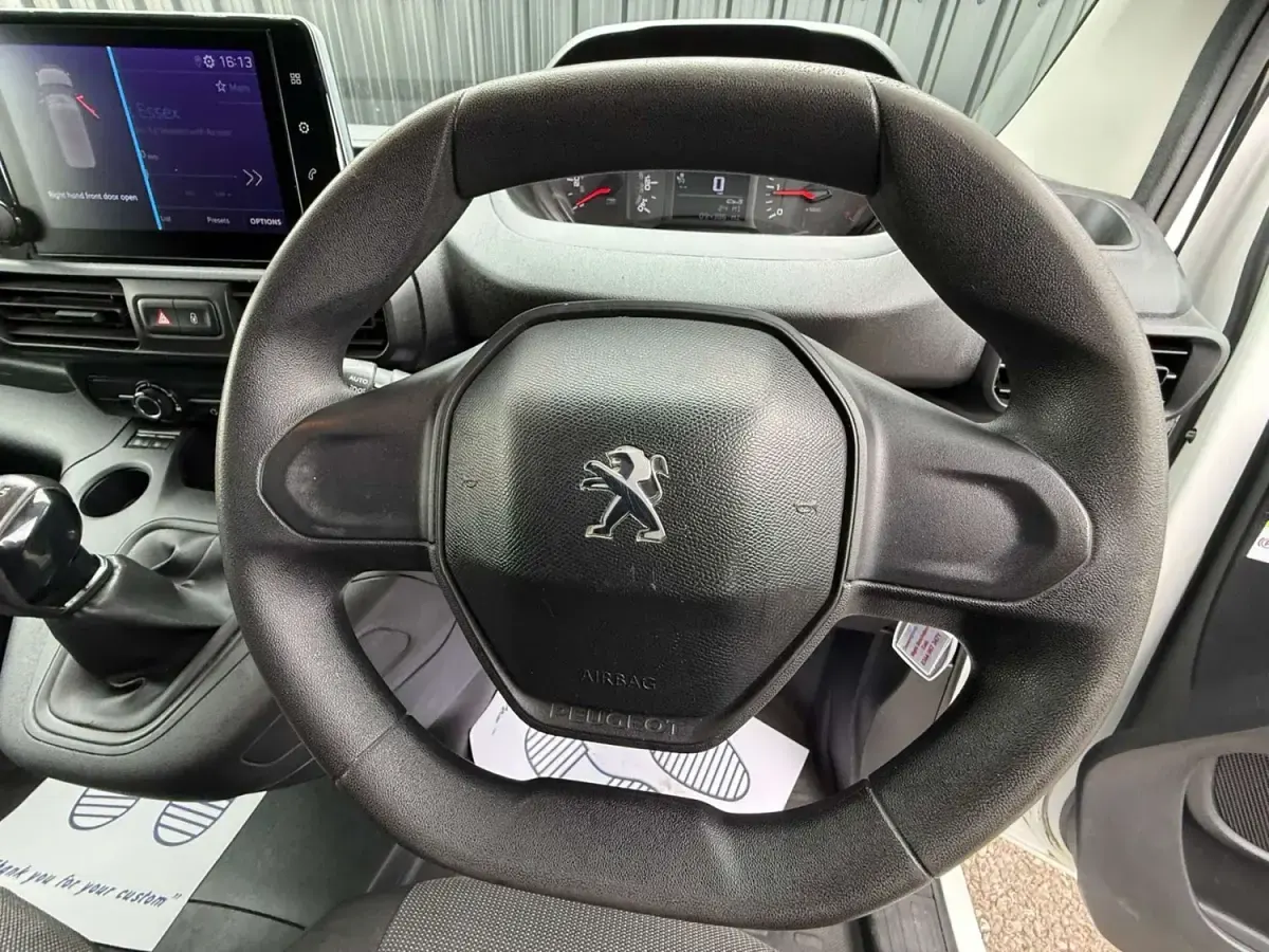 Second-hand Peugeot Partner 131 CP (96 kW) 2021 Alb Monovolum