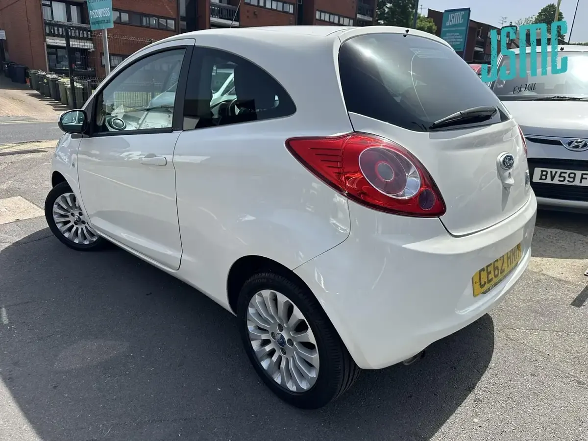 Used Ford Ka Zetec 68 HP (50 kW) 2012 White Hatchback
