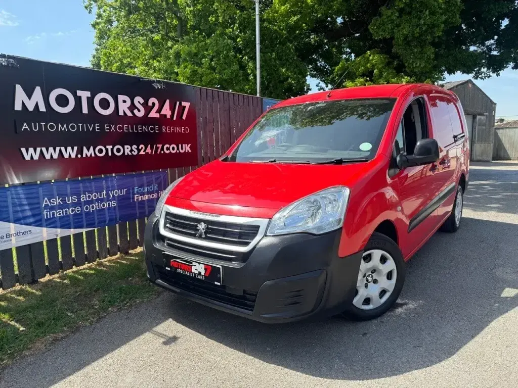 Used Peugeot Partner S 110 HP (80 kW) 2018 Red