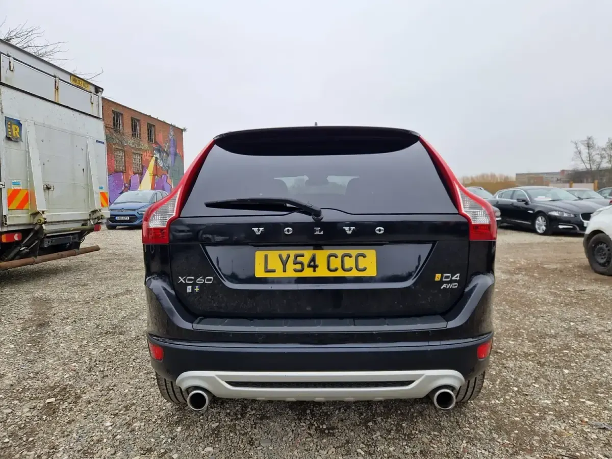 Usado Volvo XC60 R-Design 163 HP (119 kW) 2012 Preto SUV