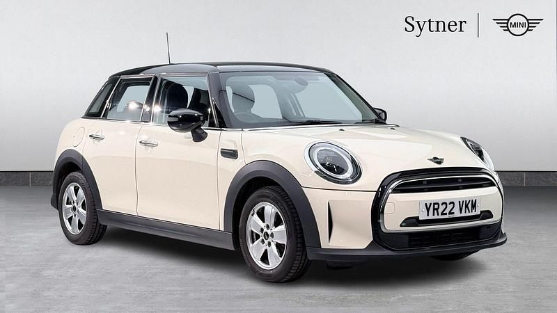 Used Mini Cooper Classic 134 HP (98 kW) 2022 White Hatchback