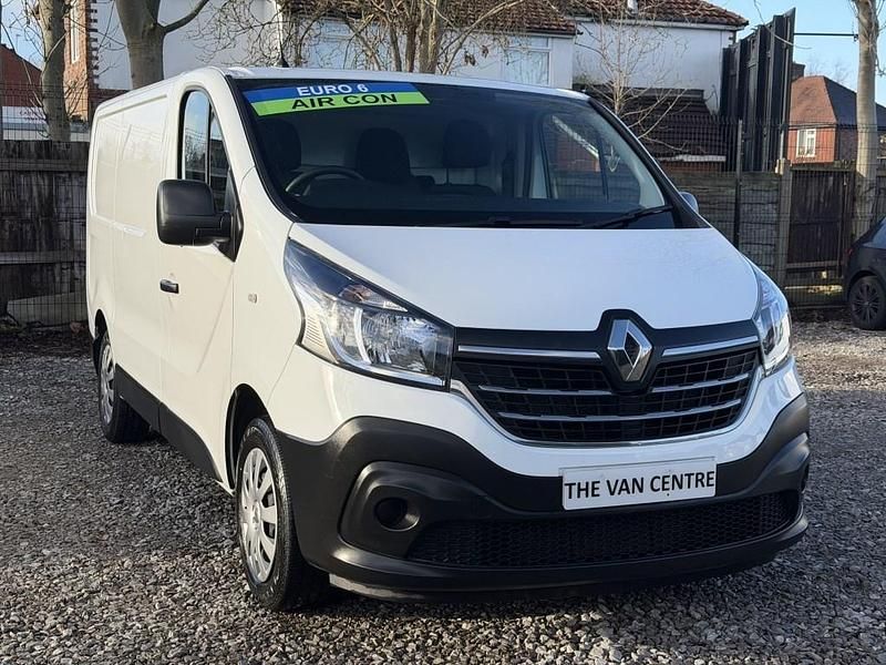 White Used 2021 Renault Trafic Business MPV | £10,985 (Good price) - Image 1/4