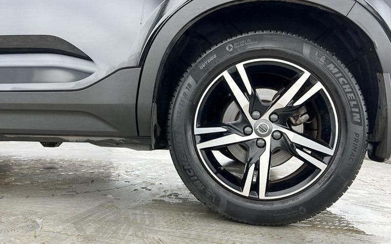 Used Volvo XC40 R-Design 197 HP (144 kW) 2021 SUV