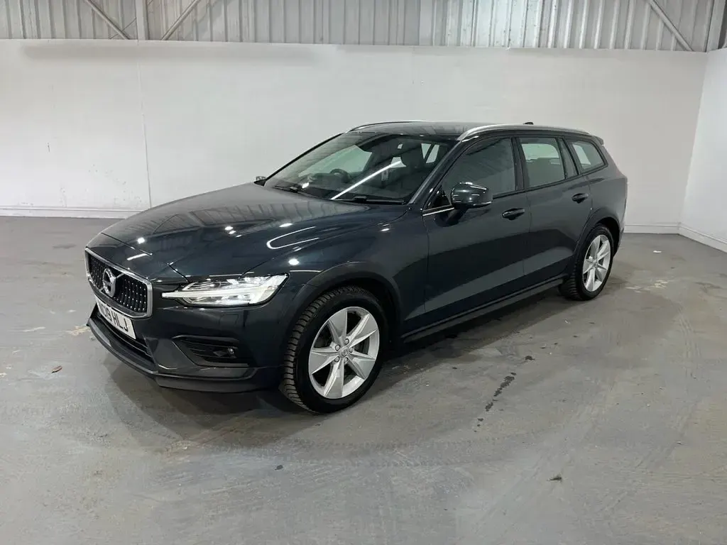 Used Volvo V60 CC Plus 190 HP (139 kW) 2019 Grey Estate