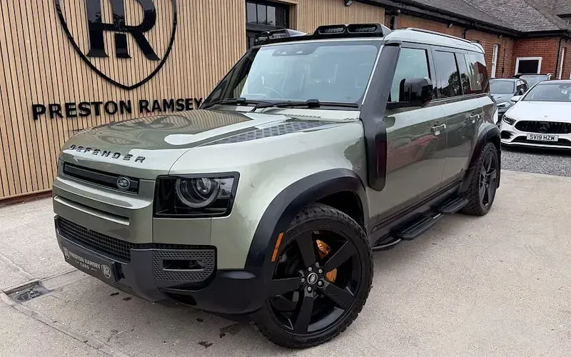 Used Land Rover Defender SE 300 HP (220 kW) 2023 SUV