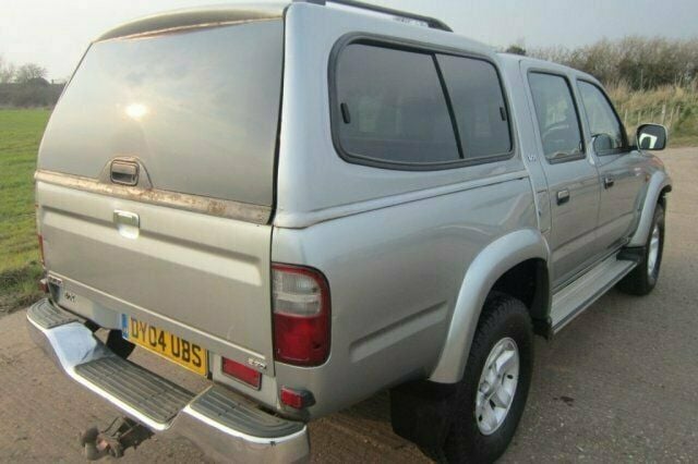 Used Toyota HiLux 102 HP (75 kW) 2004 Pickup