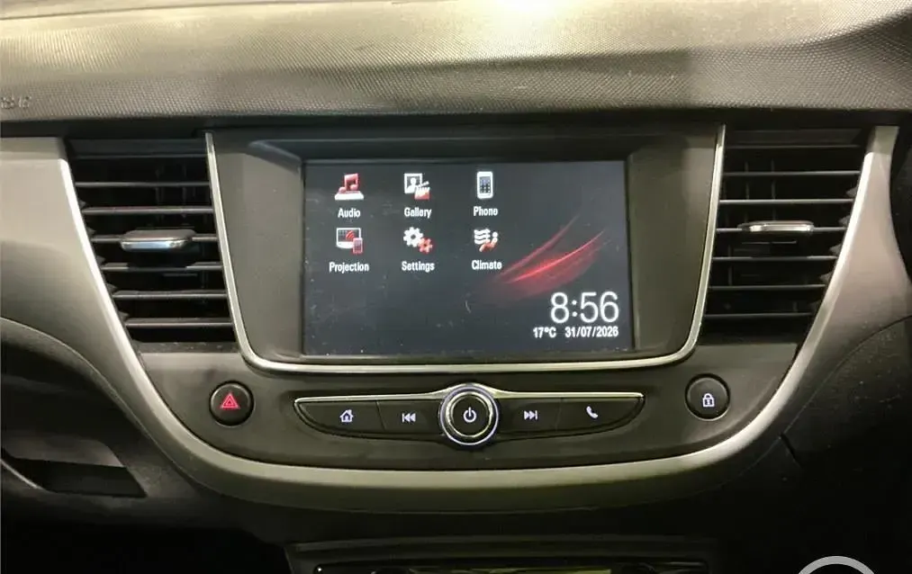 Used Vauxhall Crossland X S 110 HP (80 kW) 2019 White SUV