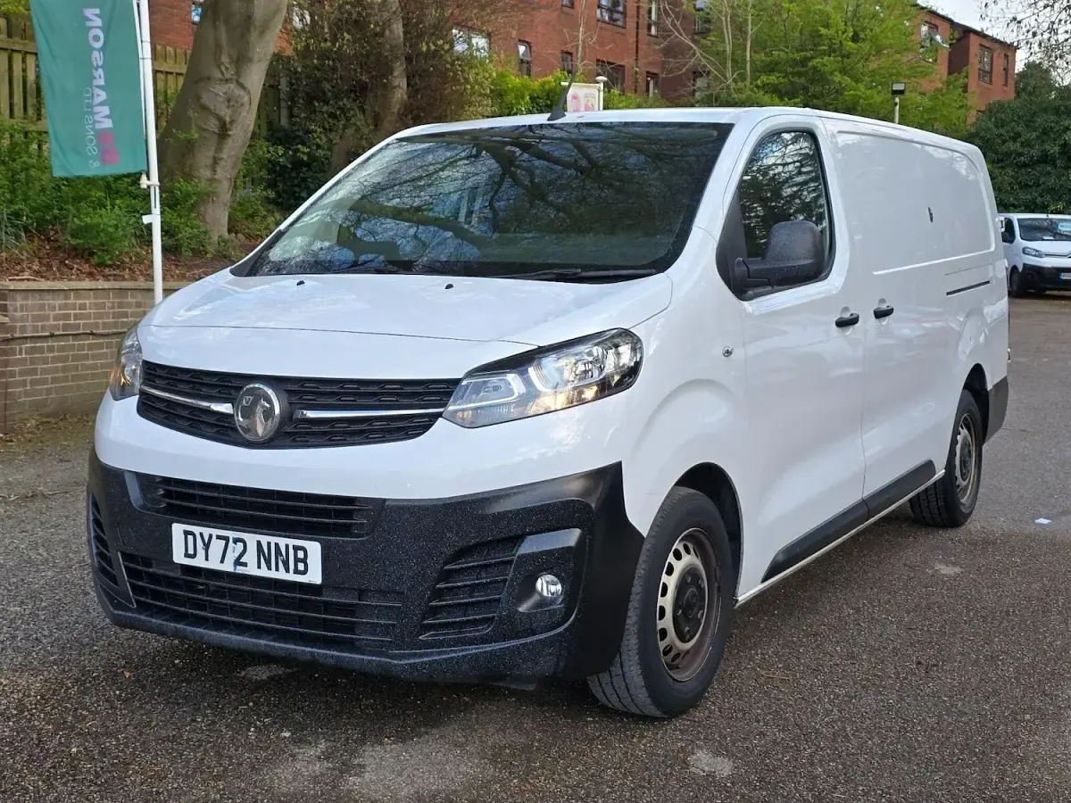 Used Vauxhall Vivaro S 100 HP (73 kW) 2022 White MPV