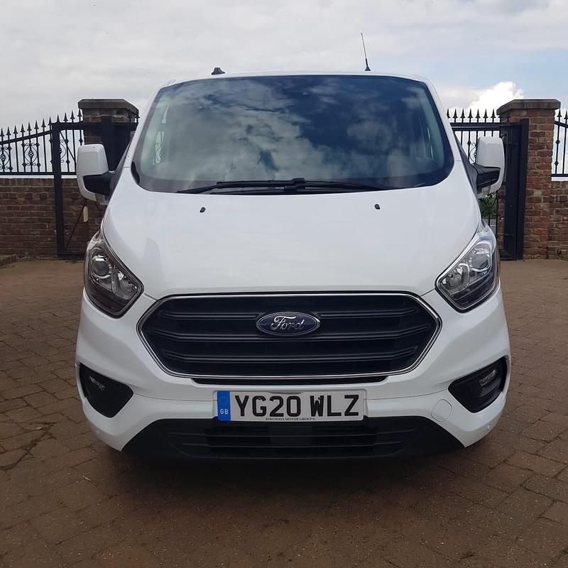 Used Ford Transit Custom Limited 130 HP (95 kW) 2020 White Van