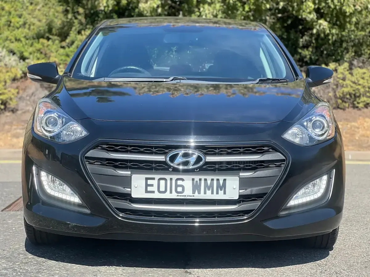 Used Hyundai i30 SE 108 HP (79 kW) 2016 Black Hatchback
