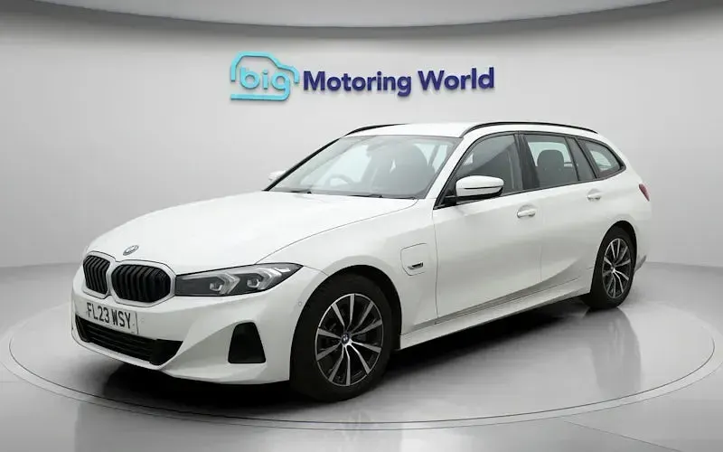 Used BMW 330e Sport Line 292 HP (214 kW) 2023 White Estate
