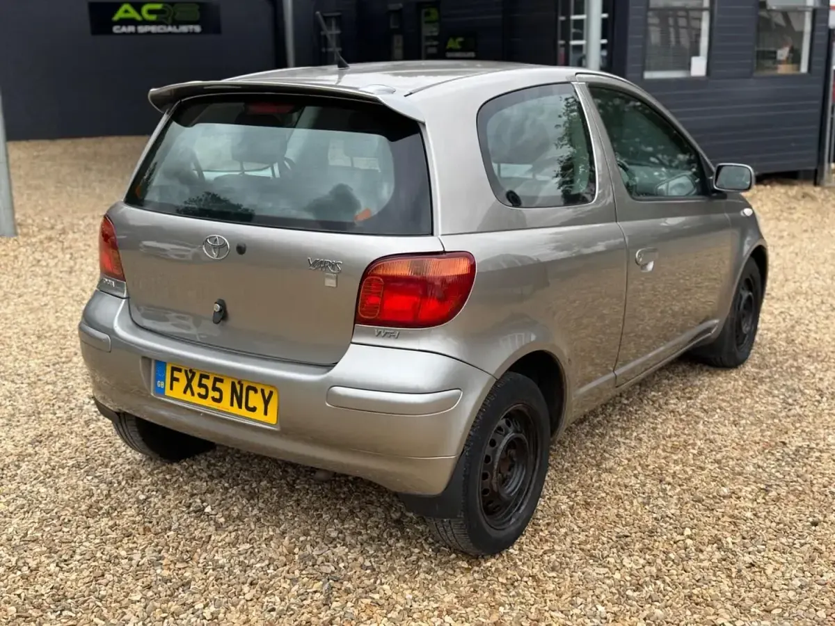 Used Toyota Yaris 2005 Grey Hatchback
