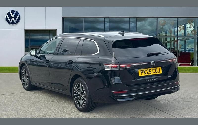 Used VW Passat Elegance 200 HP (147 kW) 2025 Black Estate