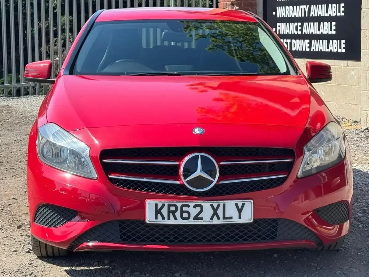 Used Mercedes A180 SE 2013 Red Hatchback
