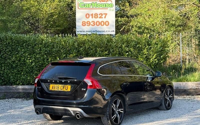 Usado Volvo V60 R-Design 190 HP (139 kW) 2017 Preto Carrinha