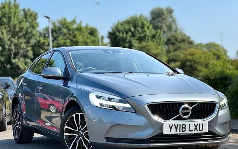 Used 2019 Volvo V40 Momentum Estate | £8,990 (Fair price) - Image 1/4