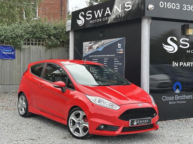 Red Used 2015 Ford Fiesta ST Hatchback | £4,995 (Fair price) - Image 1/3